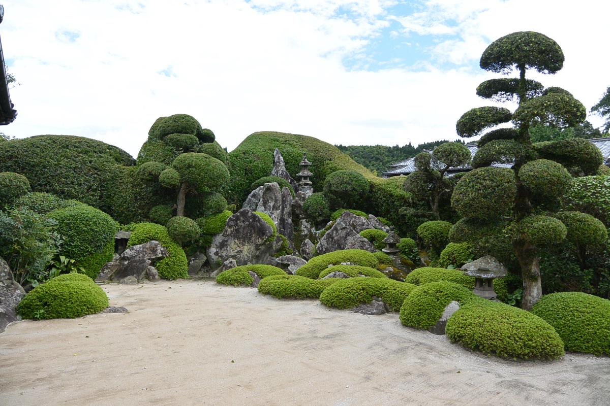 枯山水の西郷恵一郎邸庭園