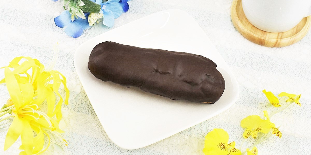 ガトーショコラ大人気店「ケンズカフェ東京」×ファミマの濃厚チョコエクレアをレビュー