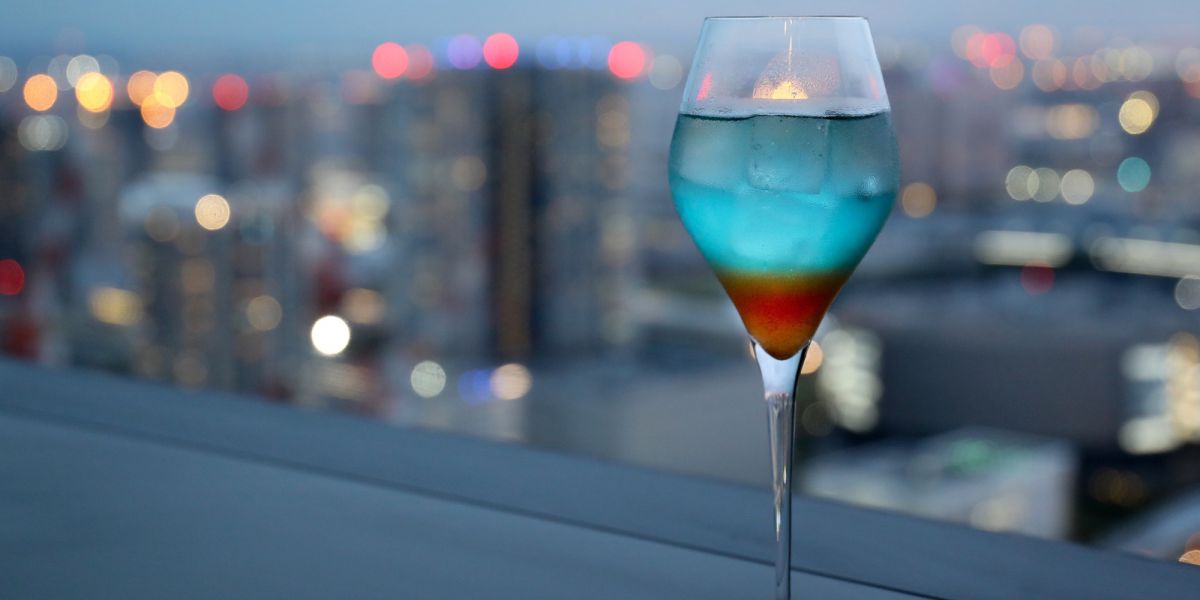 都内の絶景テラスで、アートな一杯を。“日の入り”とともに味わうオリジナルカクテル