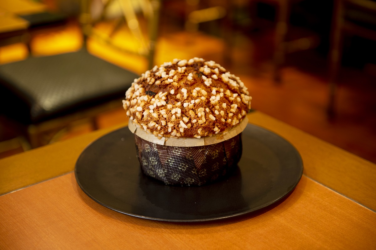 ホテルニューオータニの「パティスリーSATSUKI」で食パンとパネトーネ♪