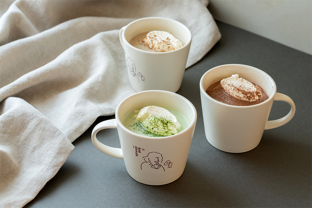 (左上)マサラチャイ (左下)宇治抹茶オレ (右)ココア 各580円