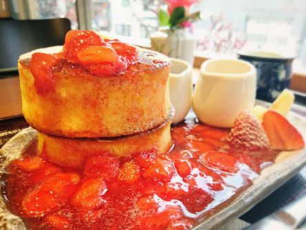 フルーツたっぷり！甘酸っぱさがたまらない都内のパンケーキ8選【後編】