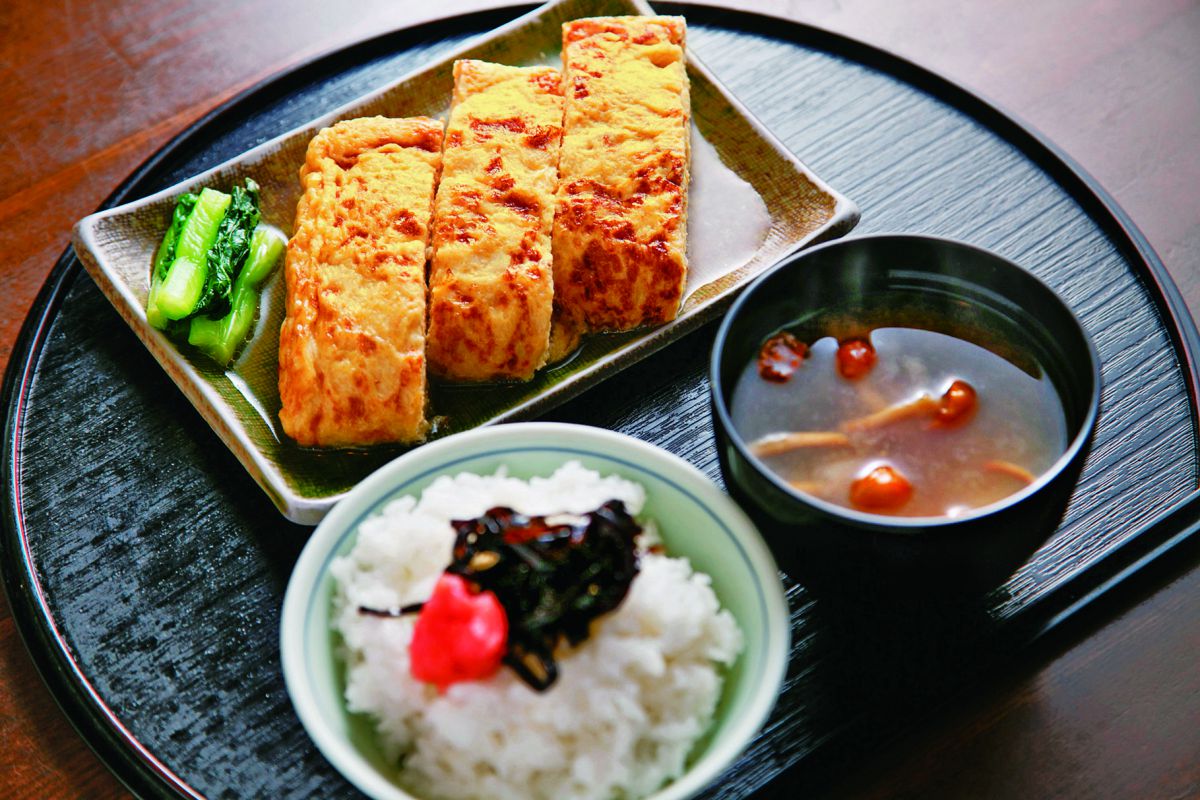 玉子焼御膳1350円(ご飯と味噌汁付き)