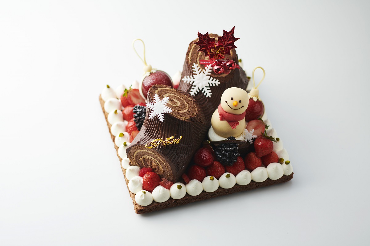 「スペシャルブッシュドノエル」　1万2000円（予約販売のみ・限定30台）／サイズ：ブッシュドノエル（長さ約22cm×直径約8cm）全体（長さ約24cm×幅約24cm×高さ約18cm）