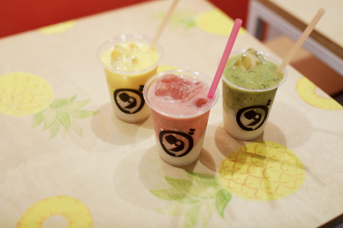 甘酒 左からパイナップル、いちご、キウイ 各650円