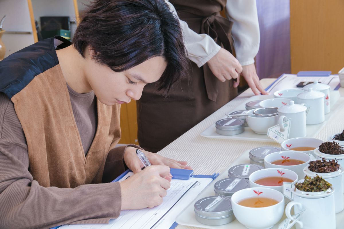 小澤先生「最初のお茶を基準に、それと比較して書くとやりやすいですよ!」
