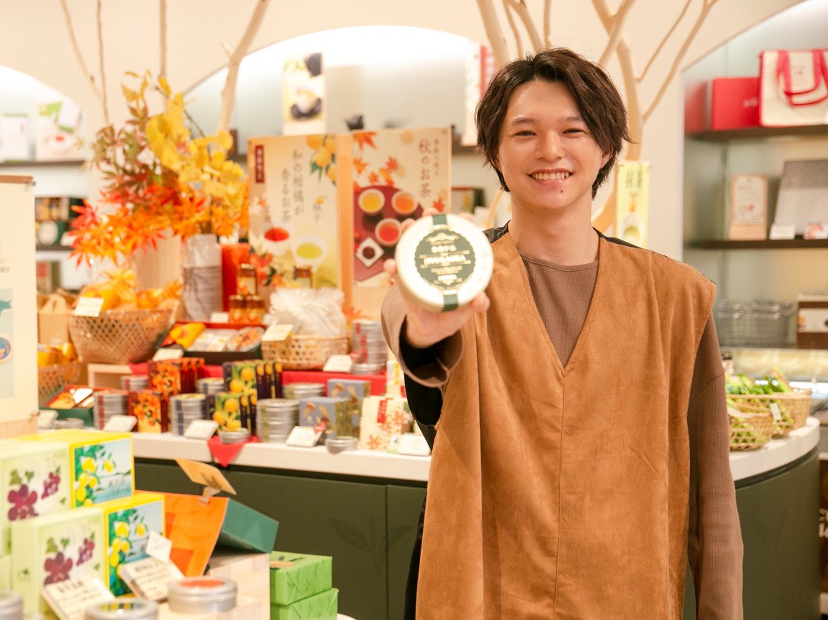 「21歳の僕が言うのも変かもしれませんが……」と律儀に前置する好青年な紅茶バトラー!