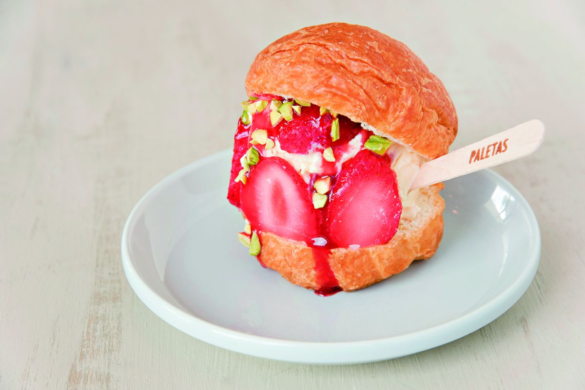 ジェラートバーガーマスカルポーネチーズ、ジェラート＆ストロベリー550円