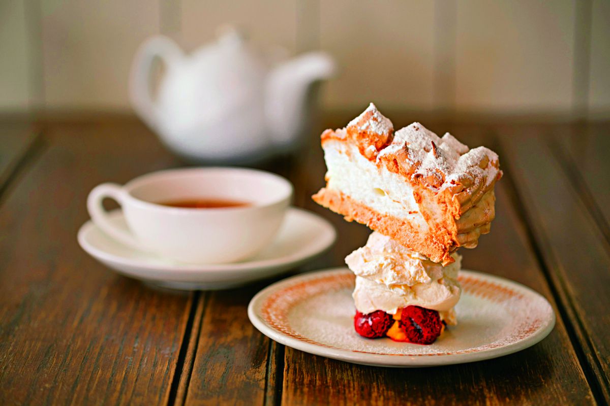 スノーフレークケーキ（紅茶とセット）900円~