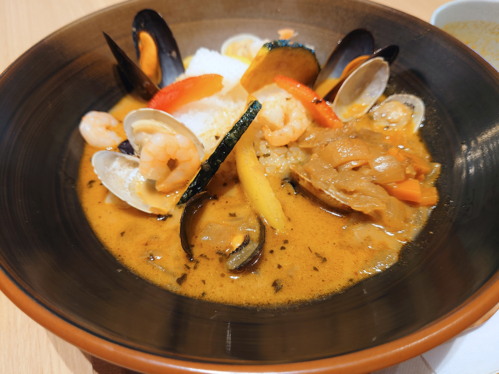 ホテルメイド海鮮スープカレー 1380円（税込）