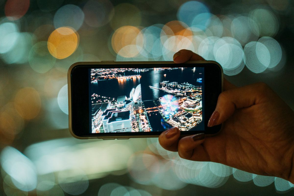 「あ！ここなら“玉ボケ”がかわいくなるかも！」と、背景の場所にもこだわるもろんのんさん