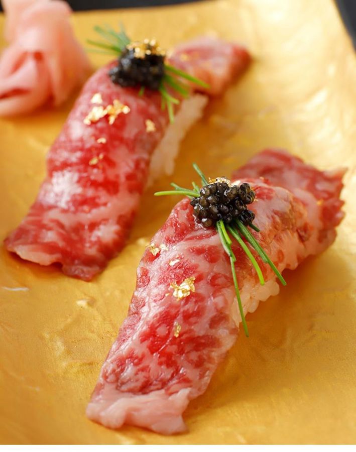 農林水産大臣賞を2度受賞した相州牛とキャビアのにぎり1320円(税込）