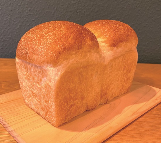 『Bakery＆Café もんあたっしぇ』「酒種食パン」1斤648円