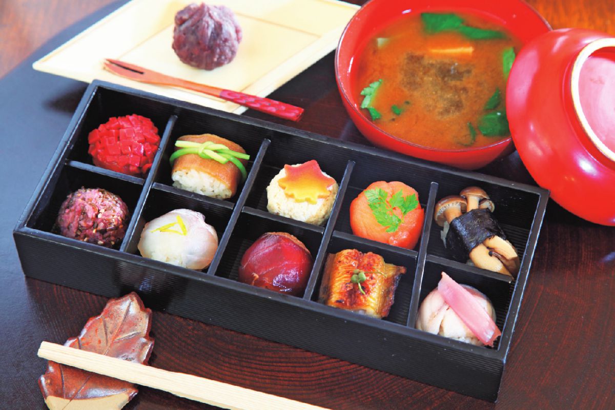 朝のつまみ寿司2160円