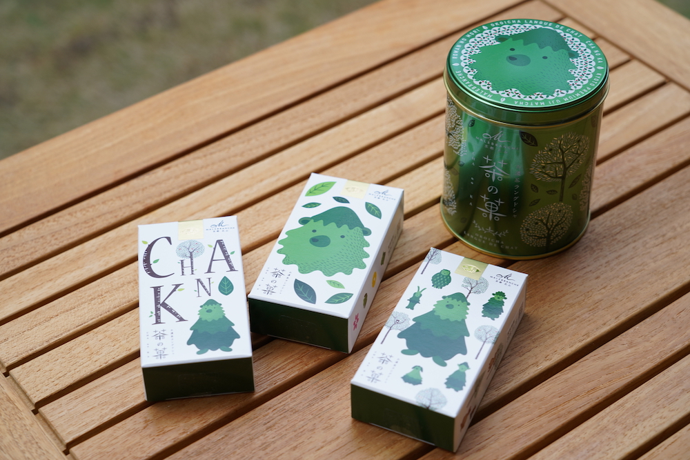 茶の菓缶 1112円   ロマンの森限定3枚入箱 417円