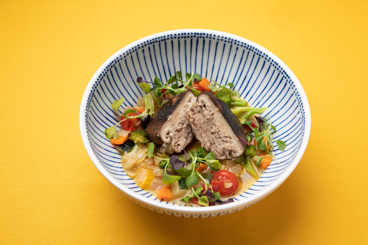 「自家製サルシッチャを詰めたジャンボしいたけ」1200円（税別）