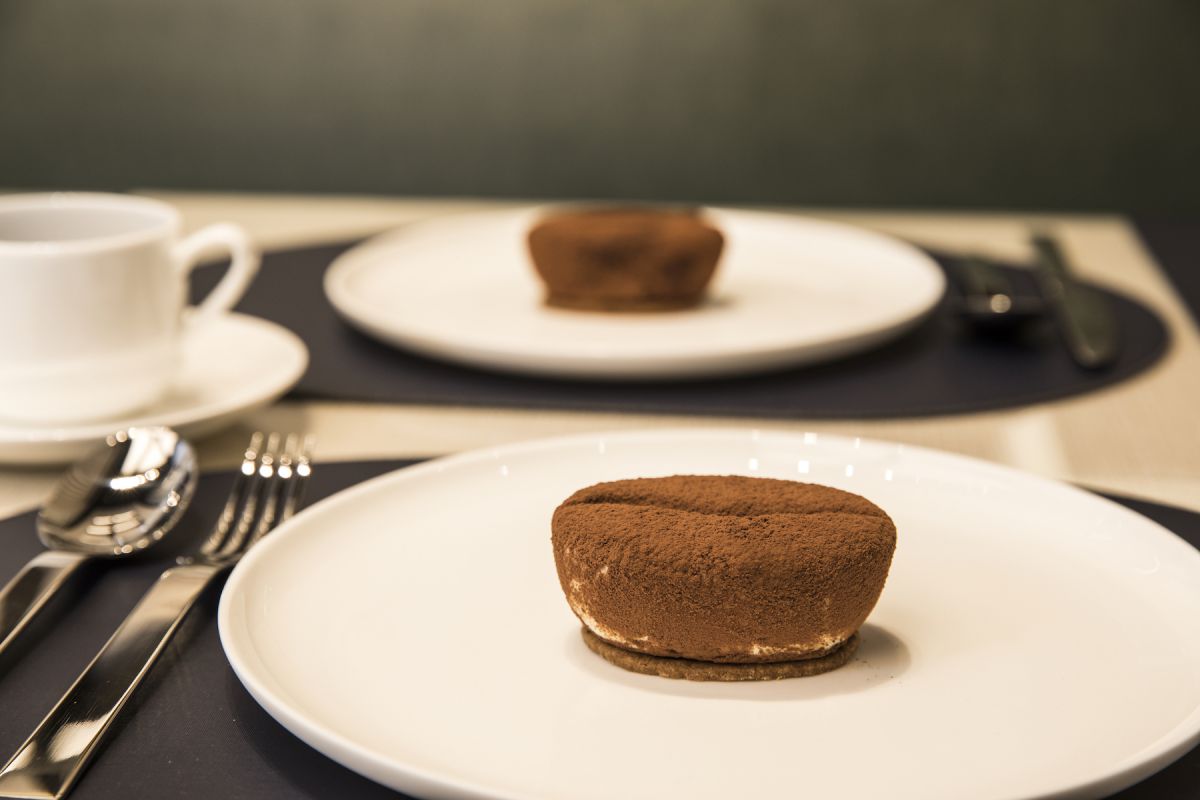 エンポリオアルマーニカフェ　ティラミス1200円