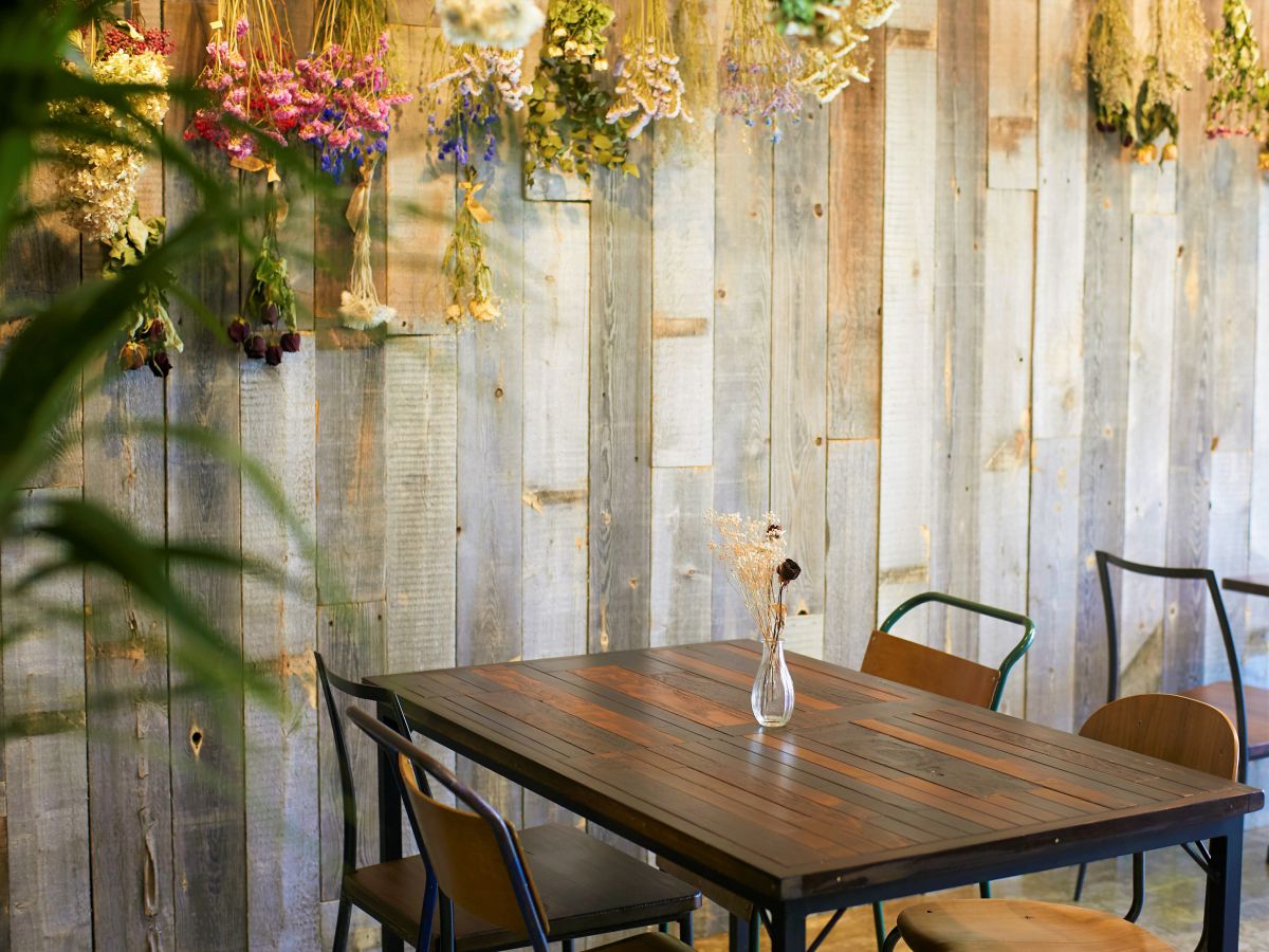 ここにあるドライフラワーは、すべて店内で作ったものなんですって