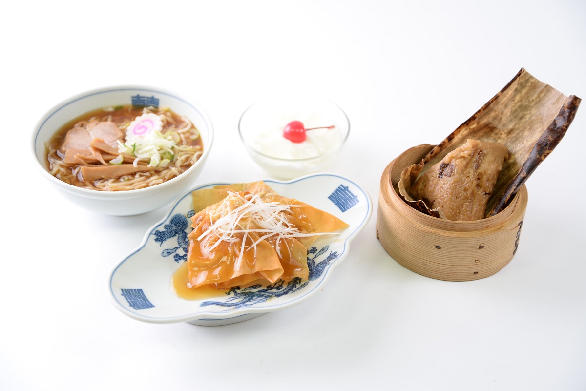 名物料理“揚げワンタン”が入った人気の「ハイカラ逸品定食」(1100円税込)