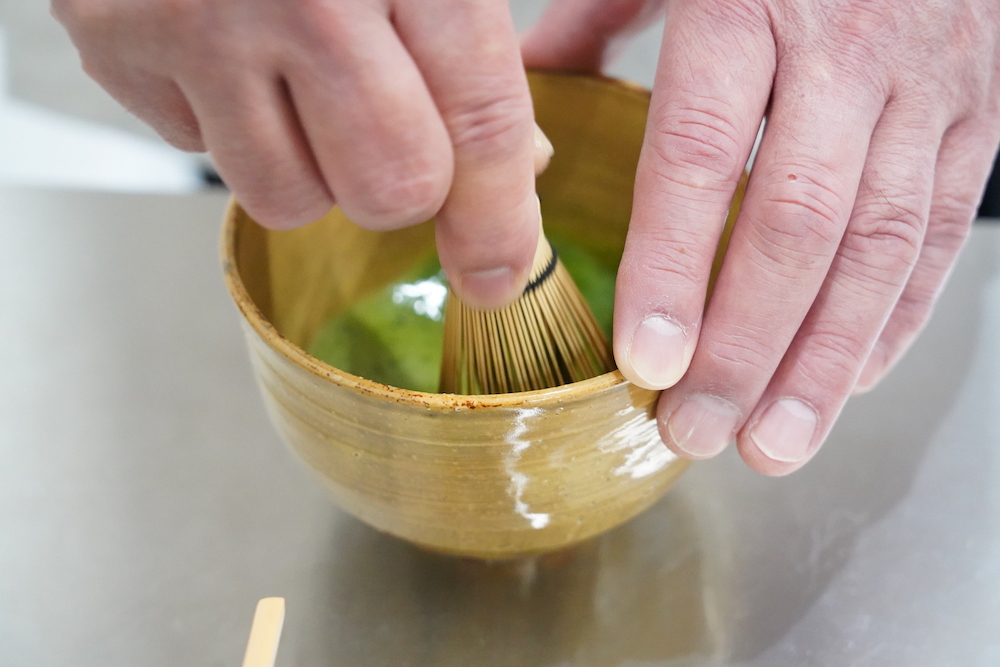 抹茶（祇園辻利）600円、煎茶（一保堂茶舗）600円、ほうじ茶（一保堂茶舗）500円 ※お菓子とセットで100円値引きに