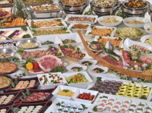 夕食は海鮮含むバイキング！さらにアルコール含む飲み放題付き、というプラン