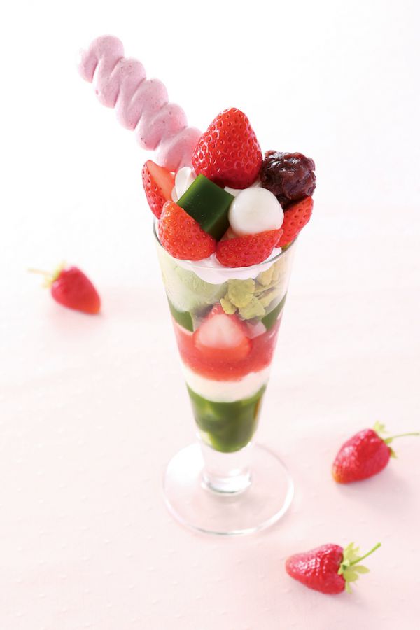 いちご抹茶パフェ 単品1390円、お茶セット　1790円