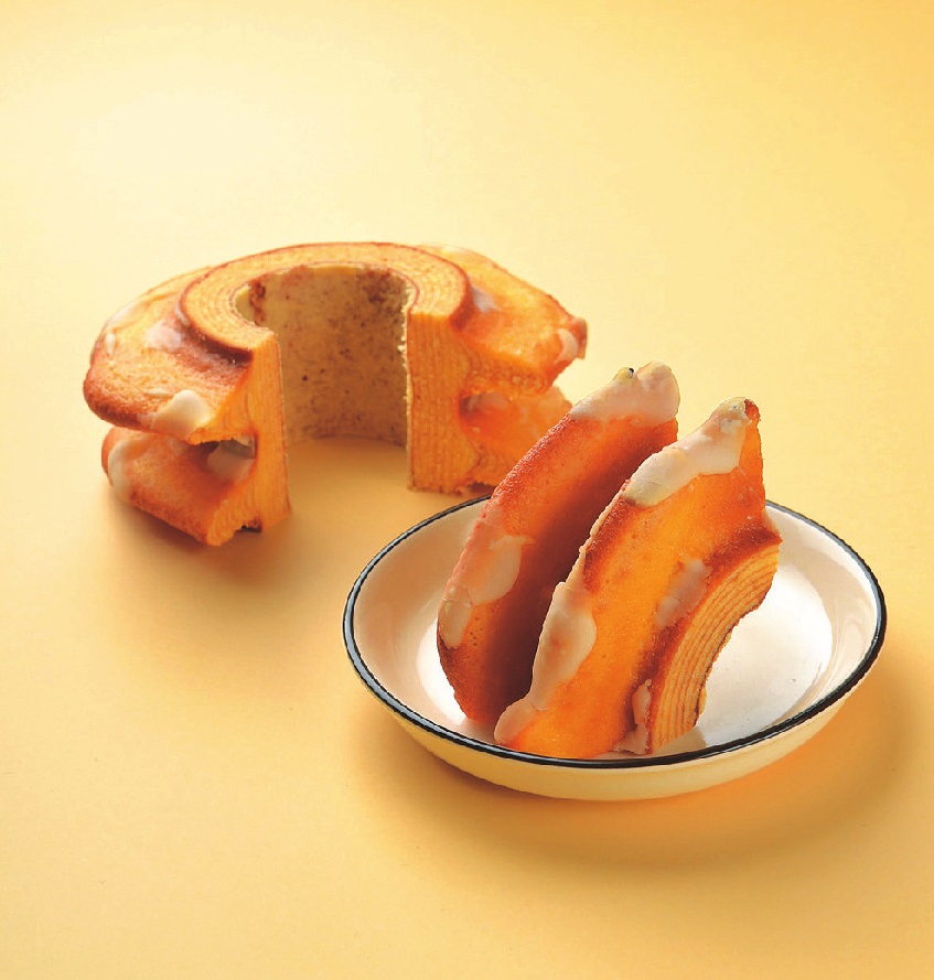 鹿の角バームクーヘン1ホール1300円