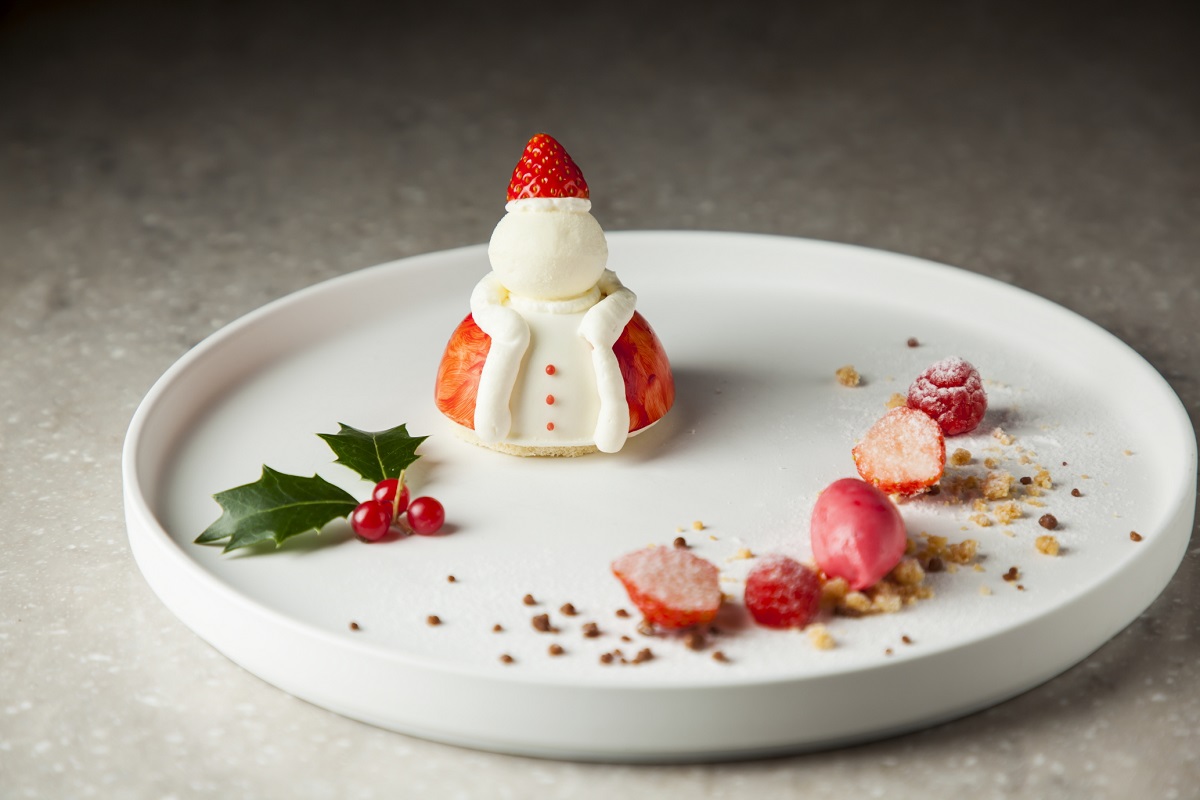 グランデセール（メインデザート）：雪遊びの思い出 サンタクロースの装い
