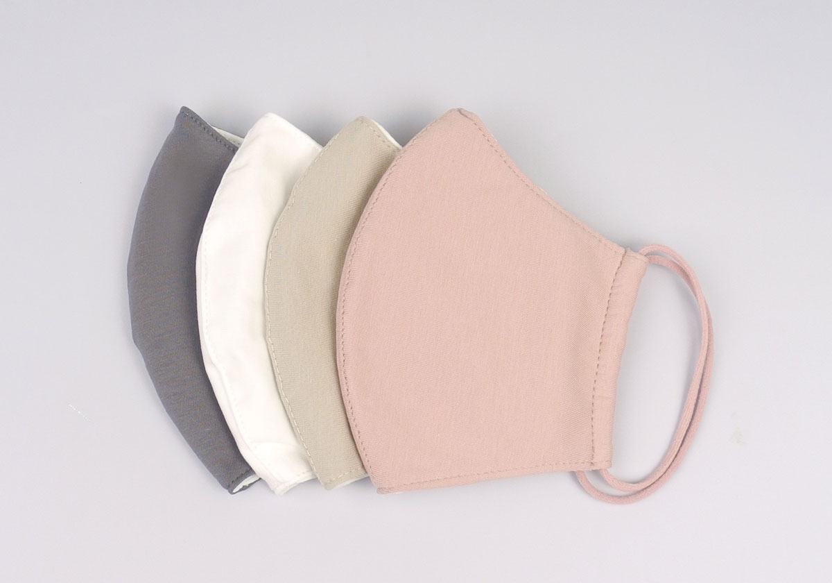 「しっとり潤いマスク」418円（税込）　※ホワイト(WH)/ベージュ(BE)/グレー(GY)/ピンク(PK)