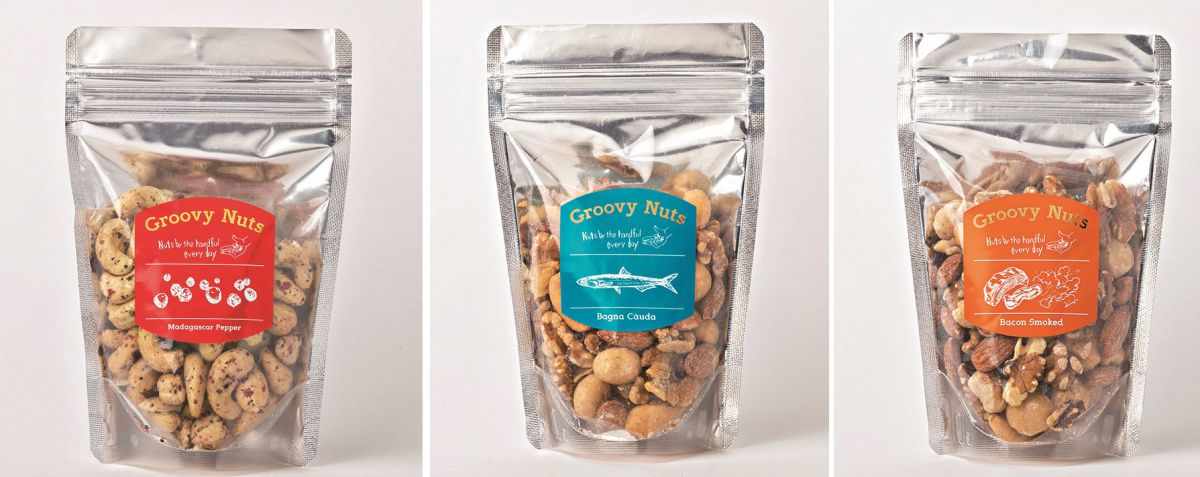 左からベーコンスモークドナッツ1袋100g972円、鎌倉バーニャカウダナッツ1袋100g1188円、マダガスカルペッパーナッツ1袋100g972円