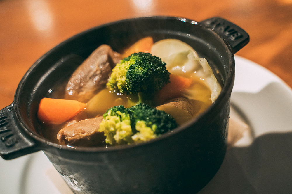 豚タンをじっくり煮込んだ野菜たっぷりポトフ 1400円（税込）