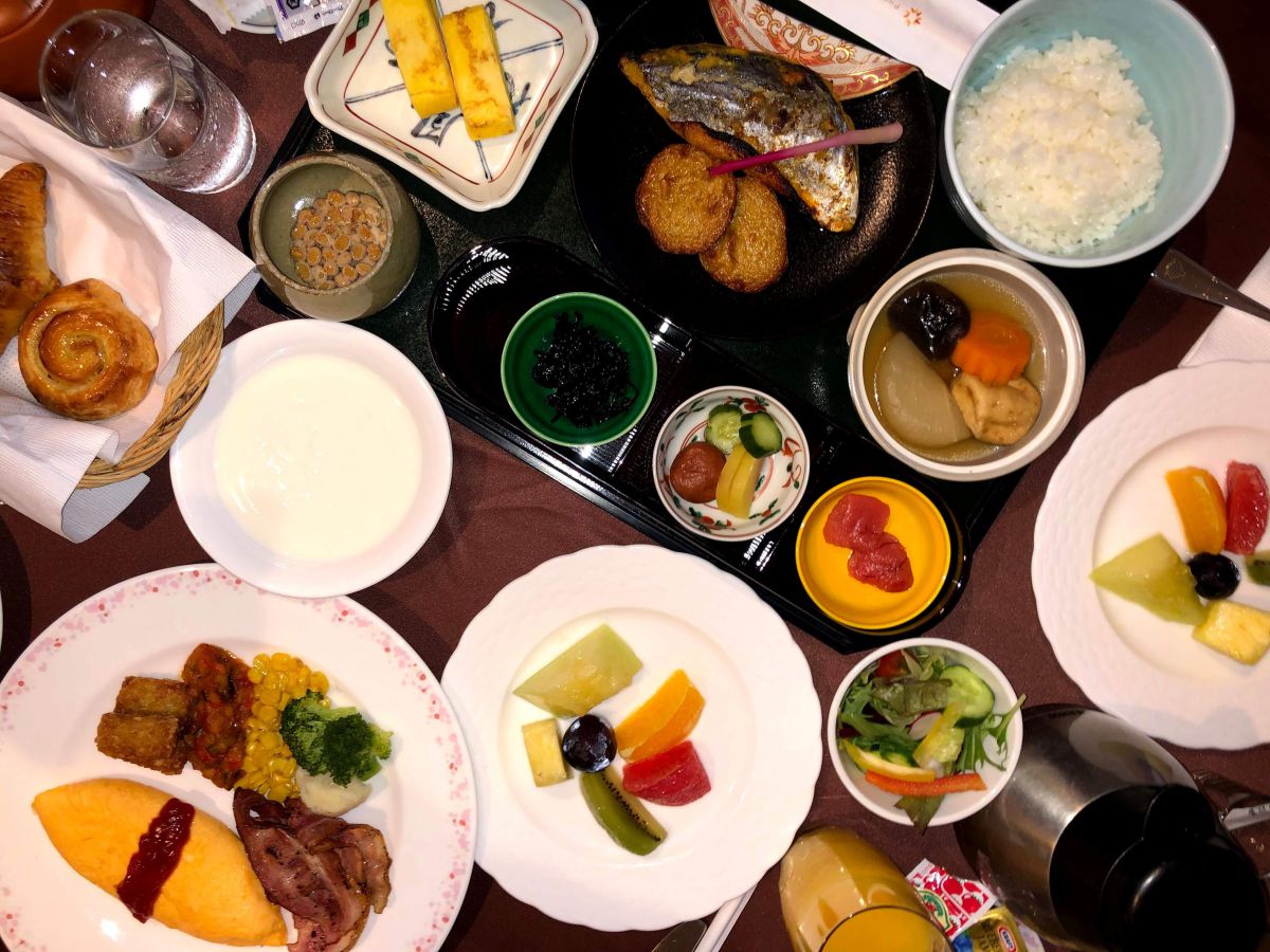 (上)和定食(下)アメリカンブレックファスト ともに3600円