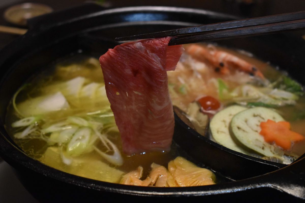 ひなた鍋セット 1人前6600円(写真は2人前)