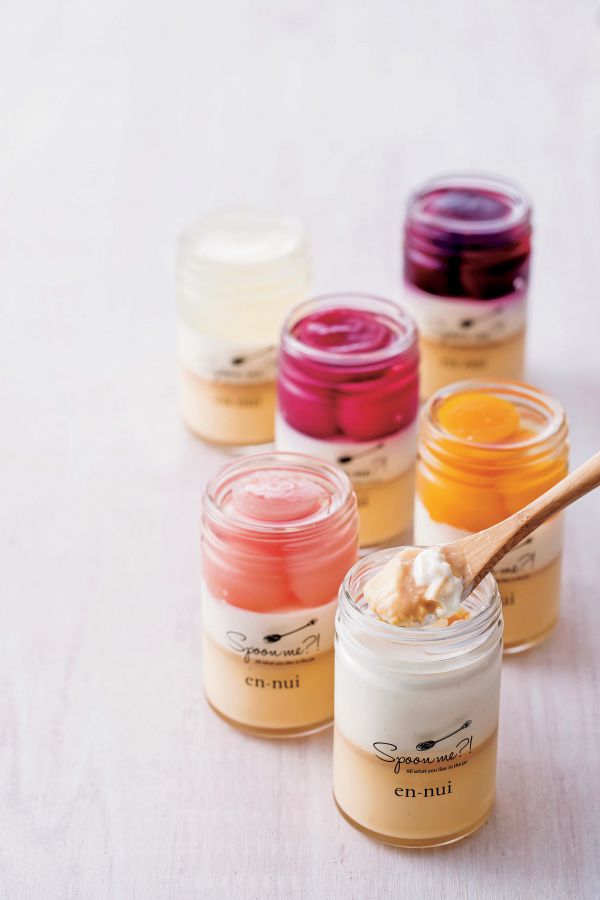 はちみつバニラプリンプレーン350円、フレーバー各400円（お取り寄せ不可）