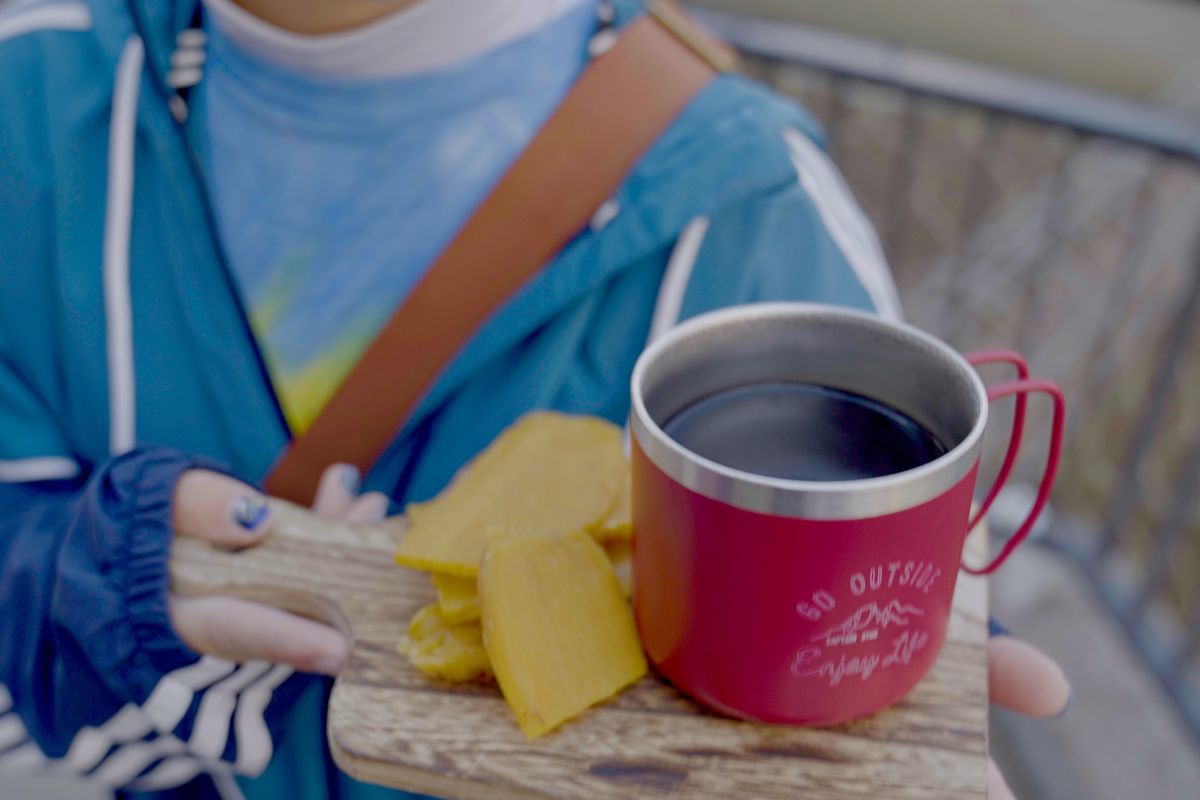 「朝焼け絶景サイクリング」の参加者には茨城で親しまれている干し芋とコーヒーのサービスも