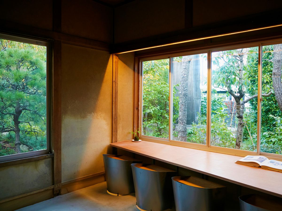 ウメの花をはじめ、サクラやアジサイ、藤など四季折々の花が楽しめます