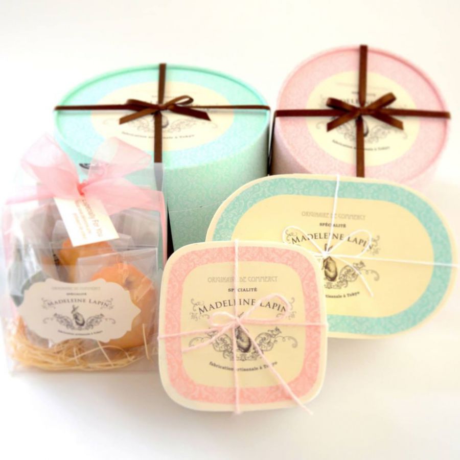 右上：「6個入り」1620円、左上：「10個入り」2639円、右下：「3個入り」 926円、中央下：「2個入り」667円、左下：「5個入り」1278円（すべて税抜き）