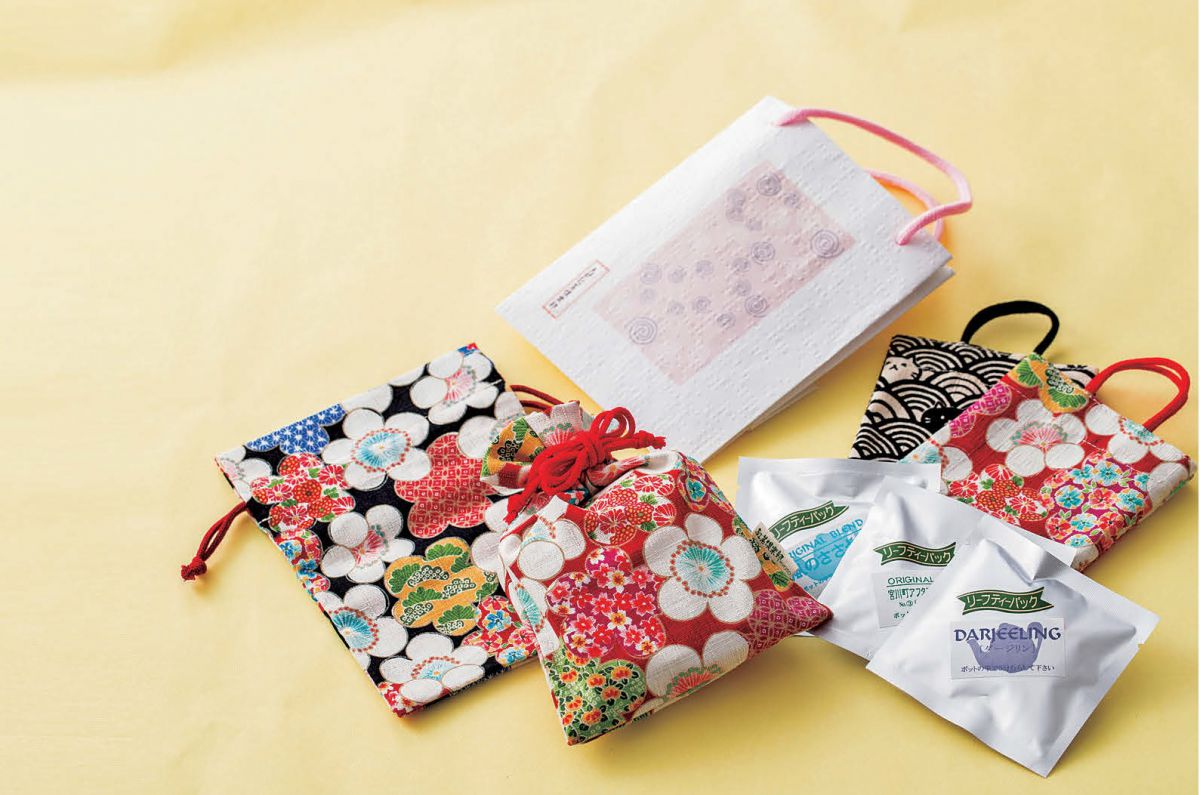 巾着入りプチギフトS（ミニバッグ）3包入り378円、M（巾着）5包入り648円（お取り寄せ可）