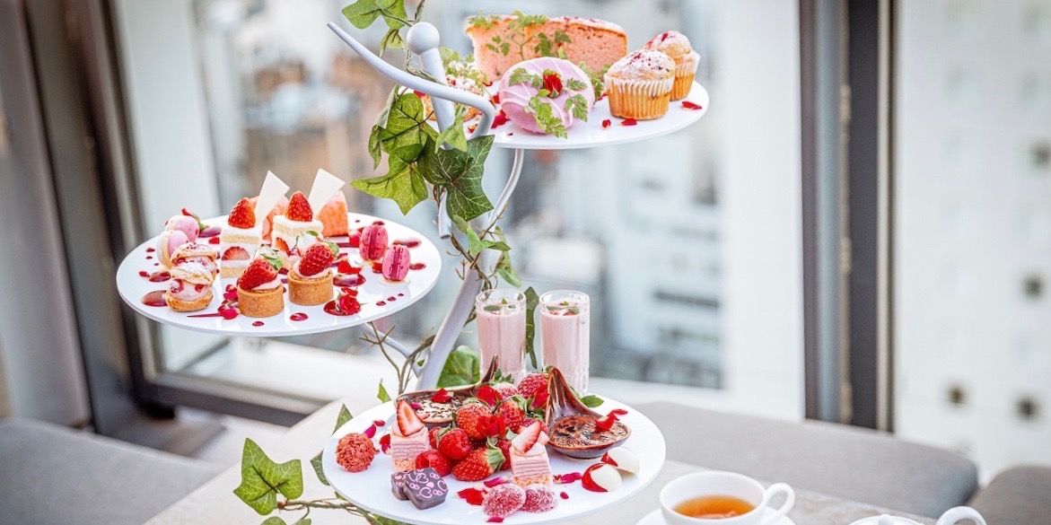 渋谷でハイティ―を楽しむならココ！最高ロケーションでいちごづくしのスイーツを。