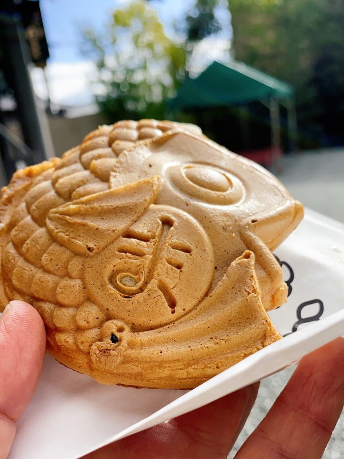 たい焼き あんバター350円、つぶあん300円、ロイヤルカスタード300円 たい焼きとコーヒーセット550円(あんバターとカフェラテはそれぞれプラス50円)