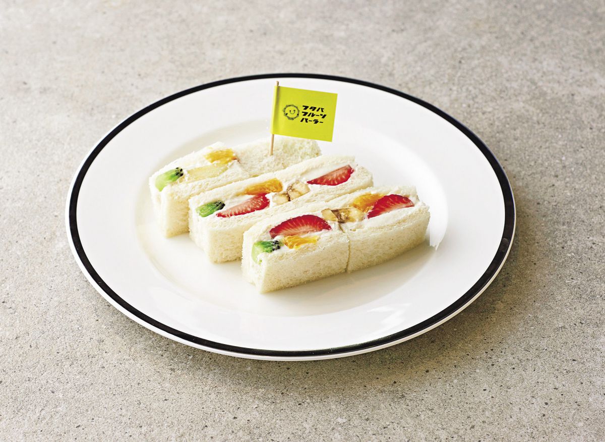 ごろっとフルーツミックスサンド豆乳クリーム仕立て 1210円