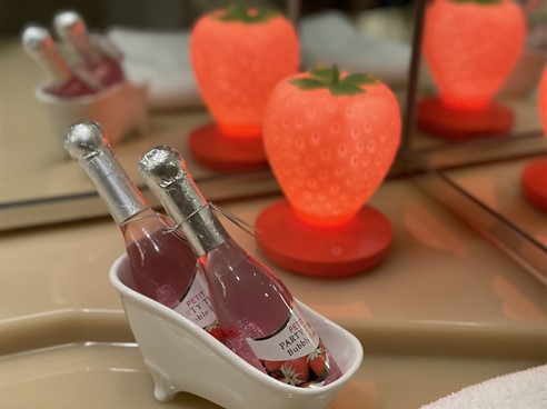 いちごの香りで泡風呂が楽しめる入浴剤（イメージ）