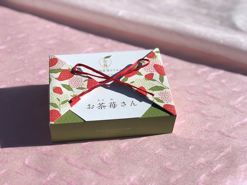 「宇治抹茶いちごチョコレートトリュフ お茶苺さん」　990円（税込）