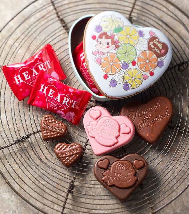 【初登場】フジヤコンフェクショナリー／ハートチョコレート（ピーナッツ、1個入）87円、ペコちゃんハートチョコレート（クランチ・あまおう苺、1個入）各101円、ハートチョコレート缶（ピーナッツ、5個入）501円