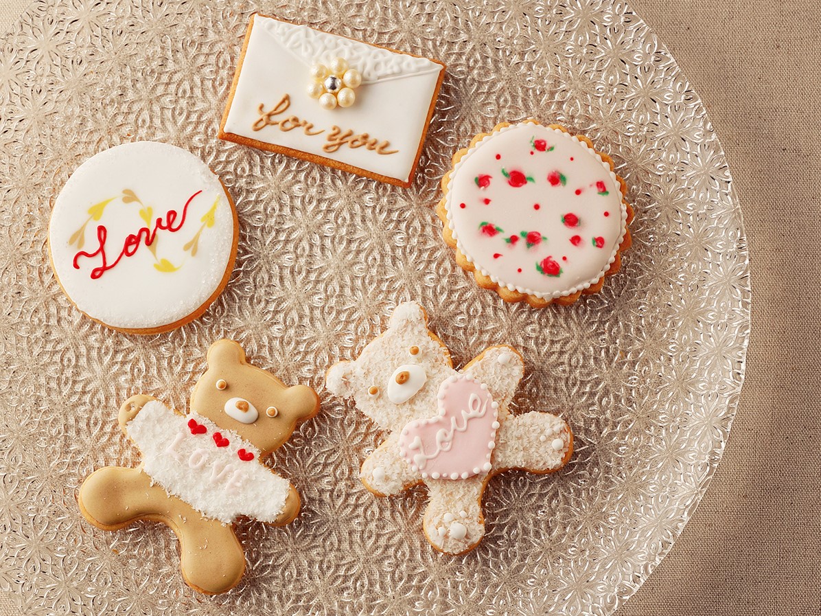 アイシングクッキー／ 各302円、2個550円