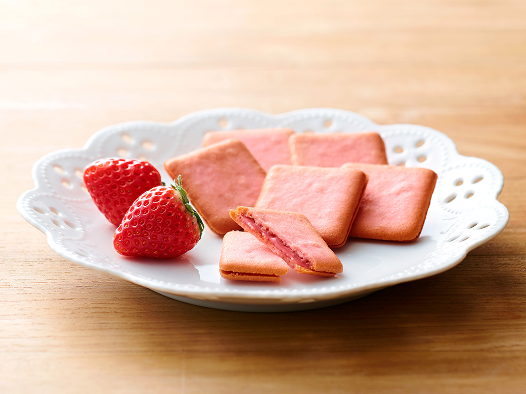 「いちごのラング・ド・シャ・ショコラ」7個入648円、14個入1026円