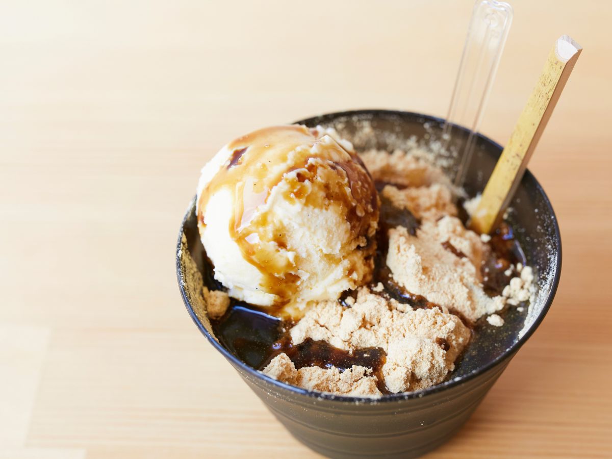 わらびもち バニラトッピング(2個入り)370円 ※バニラアイスなしは300円