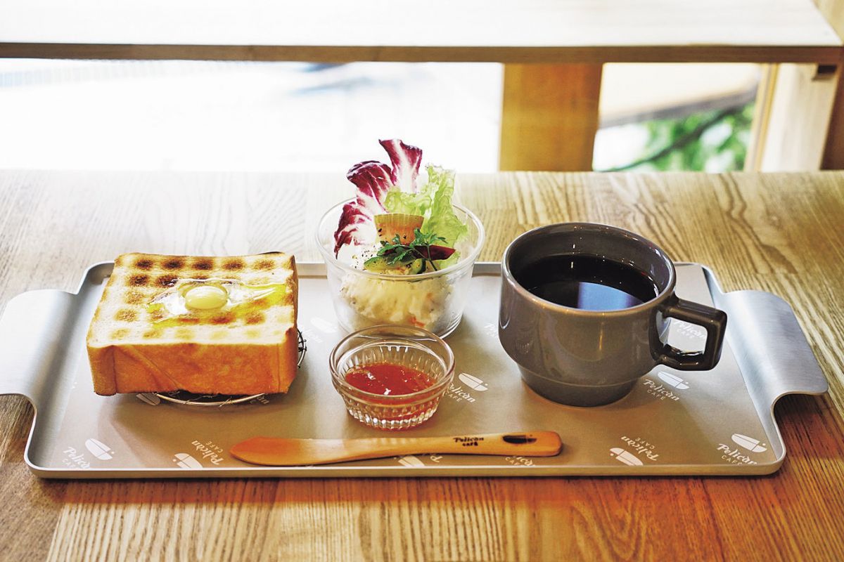 炭焼きトースト（ドリンクセット） 650円