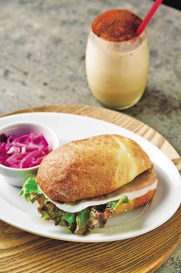 パニーニ（生ハムとモッツァレラ） 670円