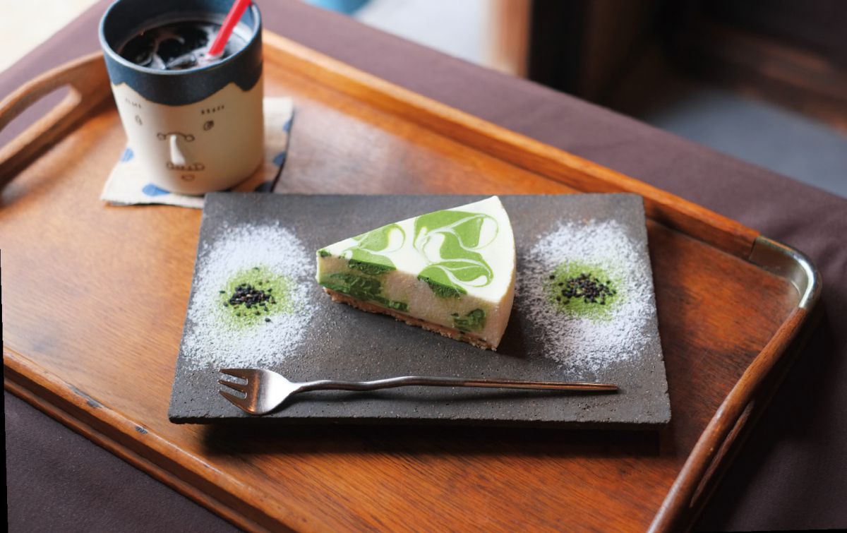 抹茶レアチーズケーキ1200円（飲み物セット）
